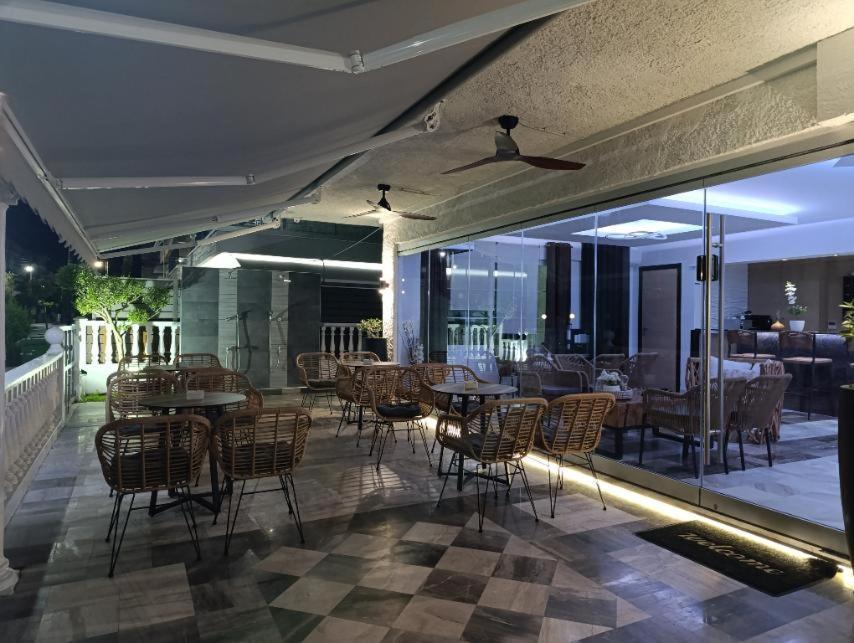 Hotel Kostas Olympiakí Aktí Extérieur photo